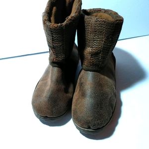 AVON - BOOTS UGG STYLE